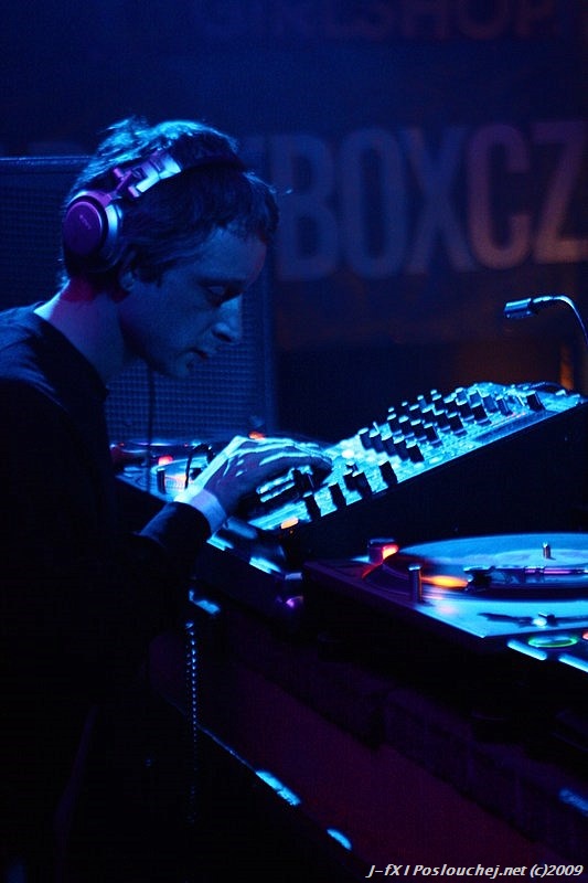 TAKE CONTROL (SHADOWBOX 10TH ANNIVERSARY) - Pátek 22. 5. 2009